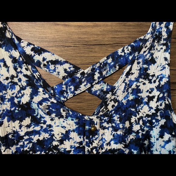 Blue and white dress with back cut-out - Mango - Picture 5 of 6